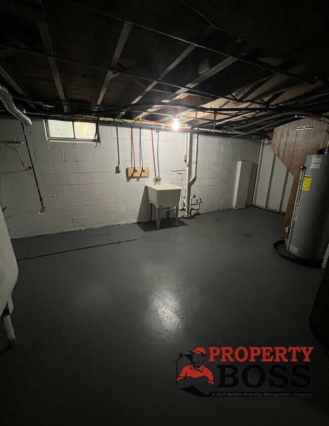 Building Photo - 1039 E 11th Ct