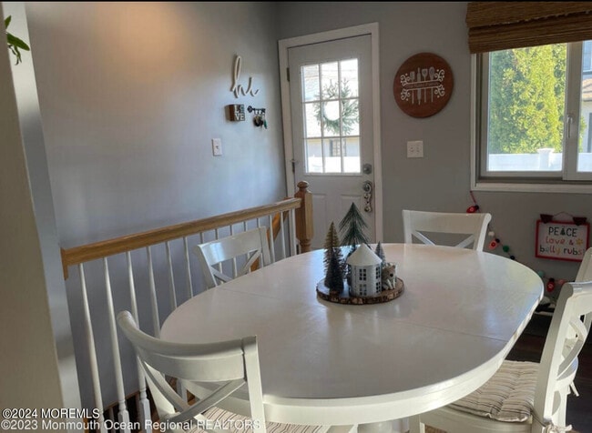 Building Photo - 509 Laurel Ave