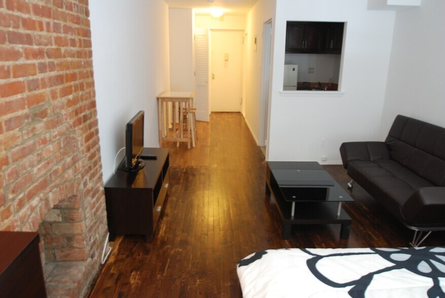 Building Photo - 165 E 89th St