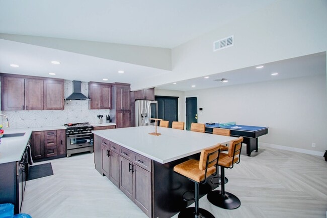 Building Photo - Modern 3 Bd, 2.5 Bth, Remodeled Open Floor plan Chef's Kitchen