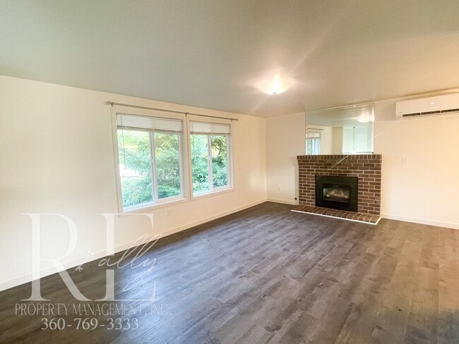 Building Photo - Remodeled w Heat Pump and Large Deck