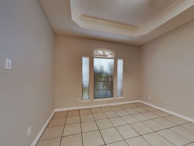 Building Photo - No Application Fees* $1000 Off 1st Month R...