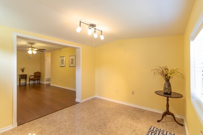 Building Photo - Charming 3 bedroom 2 bath home available soon!!