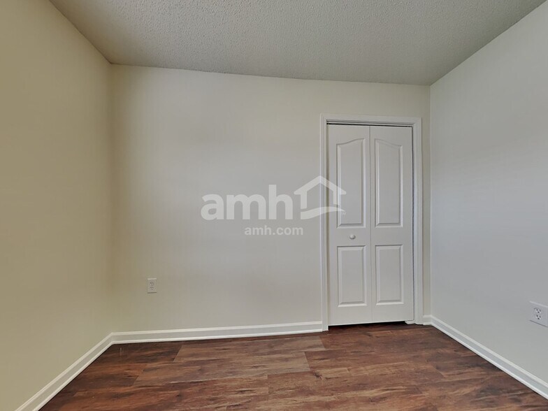 Building Photo - 7026 Blithe Low Pl