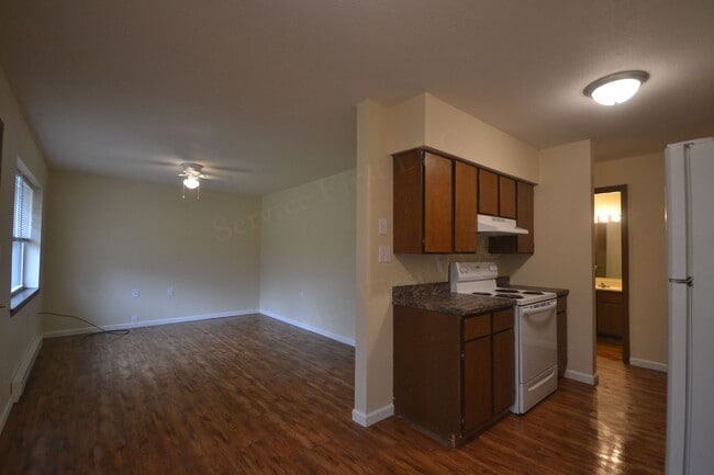 Building Photo - Longton Apartments