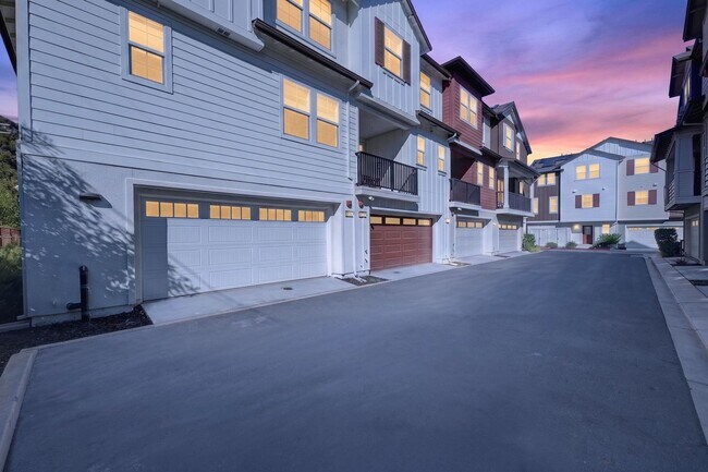 Building Photo - 1441 Julia Ln