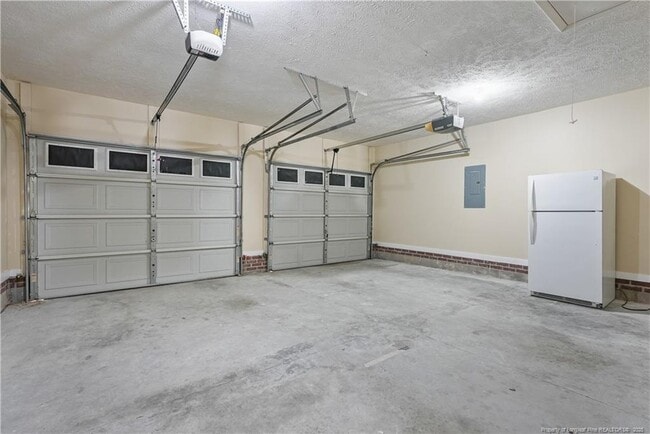 Building Photo - 6328 Fox Glen Dr