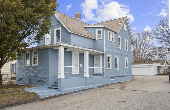Primary Photo - 230 Boston Ave