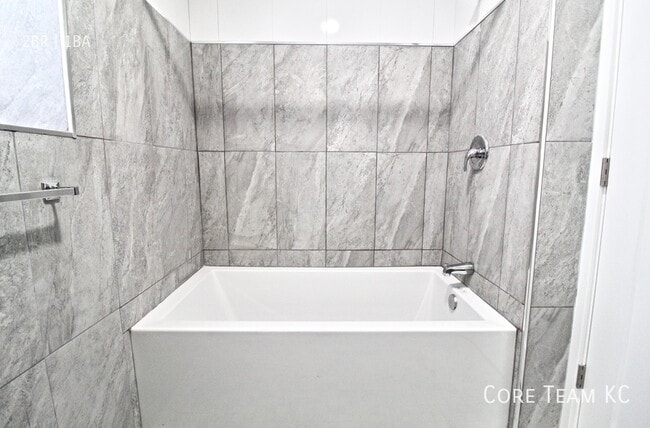 Building Photo - 7 E 38th St