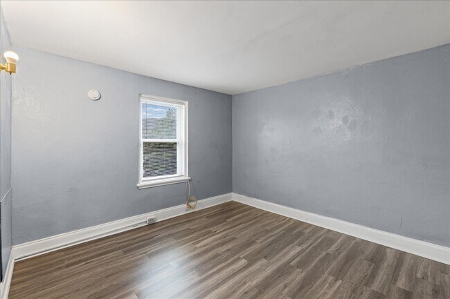 Building Photo - 1215 S Octagon Rd