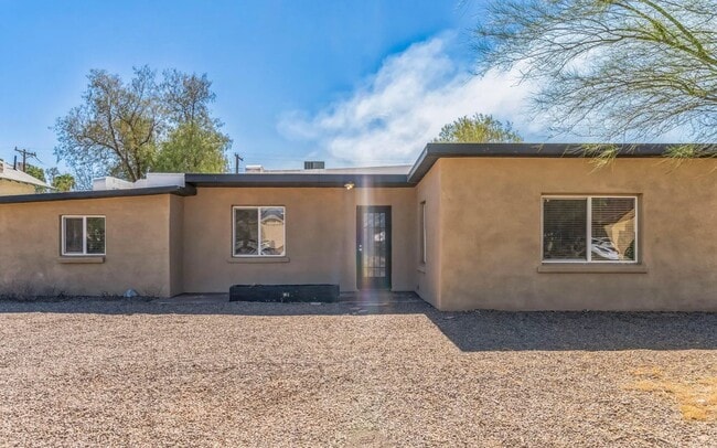 Building Photo - 850 E Freeman Pl