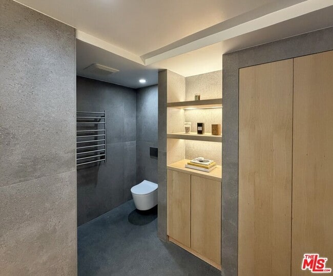 Building Photo - 640 Rome Dr