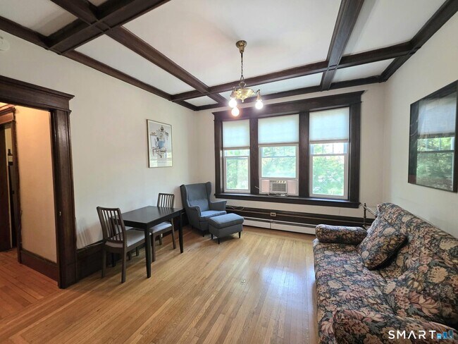 Building Photo - 548 Orange St