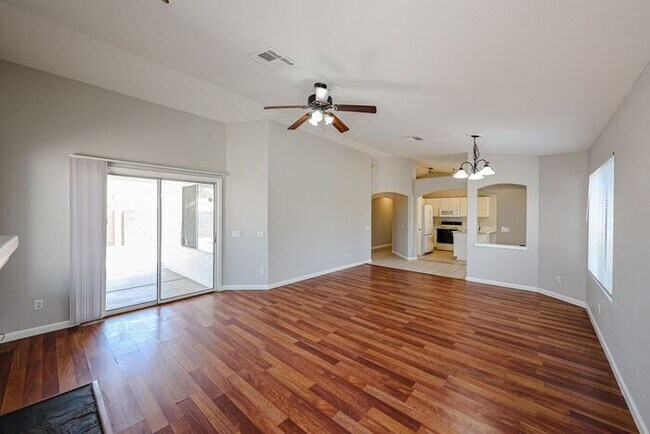 Building Photo - 3 Bed, 2 bath single level home in great Chandler location.