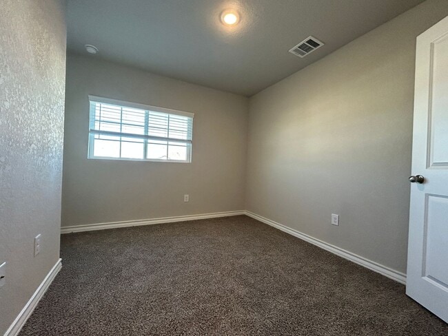 Building Photo - Townhome for rent