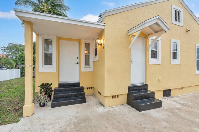 Building Photo - 608 El Vedado