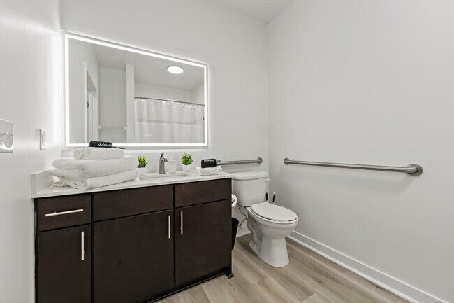 Building Photo - 205 S Kings Dr