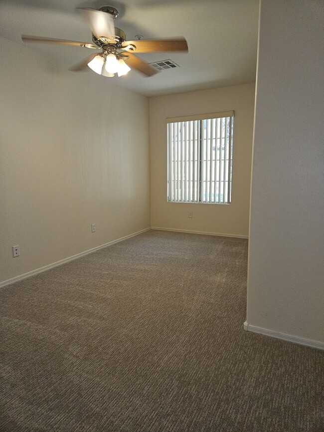 Building Photo - 3 Bed 3 Bath 2 CG Walking distance to Downtown Gilbert. Great Location