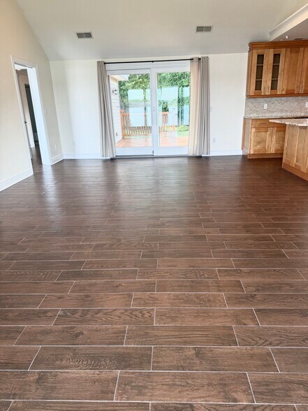 Building Photo - 267 Weed Ave