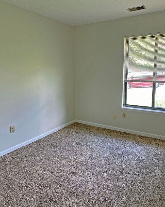 Building Photo - Spacious, All Electric 3 BR House! Fenced Backyard! W/D Hookups, Off-Street Parking