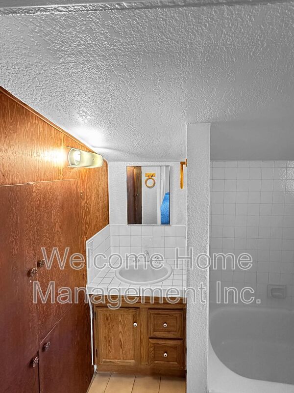 Building Photo - 4690 Augustine St