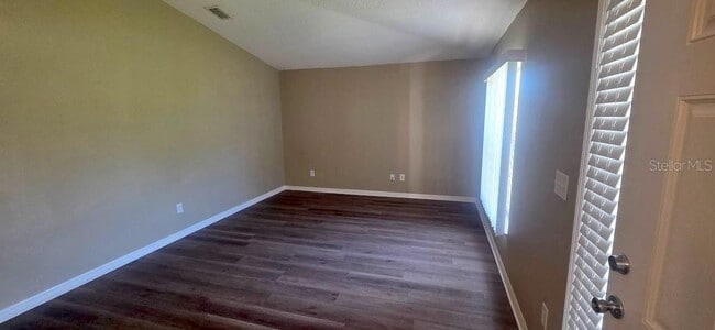 Building Photo - 10 Whittlesey Ln