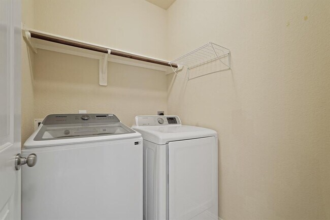 Building Photo - 13839 Rosemere Ln