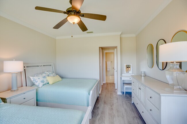 Building Photo - 5060 Harmony Cir