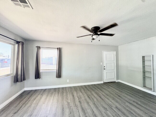 Building Photo - Adorable 3BD Vintage Henderson Home w/ Mod...