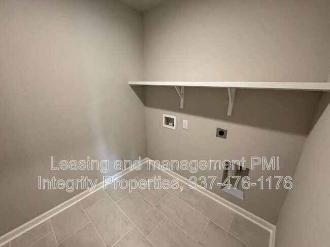 Building Photo - 229 Sidney Oaks Dr