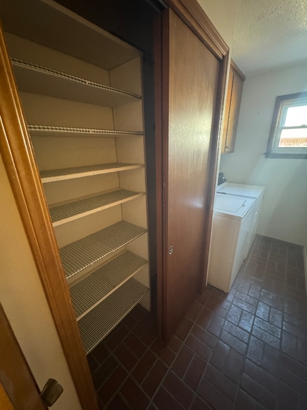 Building Photo - 2026 Harned Dr