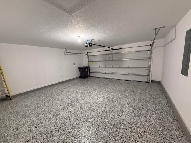 Building Photo - 225 Gray Owl Dr