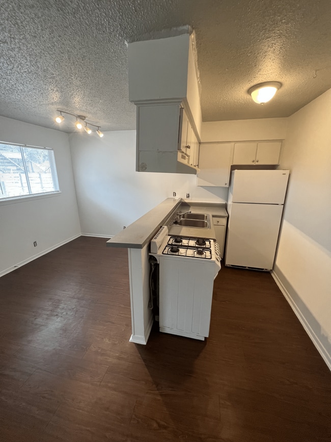 Building Photo - Great one bedroom in Hyde Park!