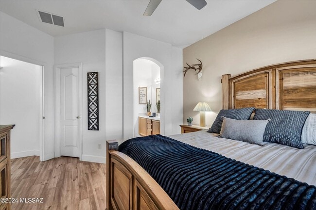 Building Photo - Incredible Spacious Back Yard! Large Covered Patio!