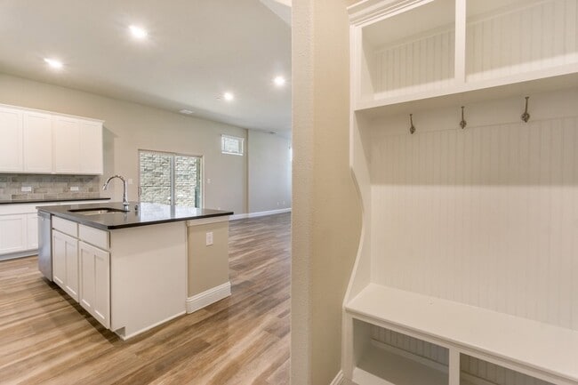 Building Photo - 7528 Redondo Dr