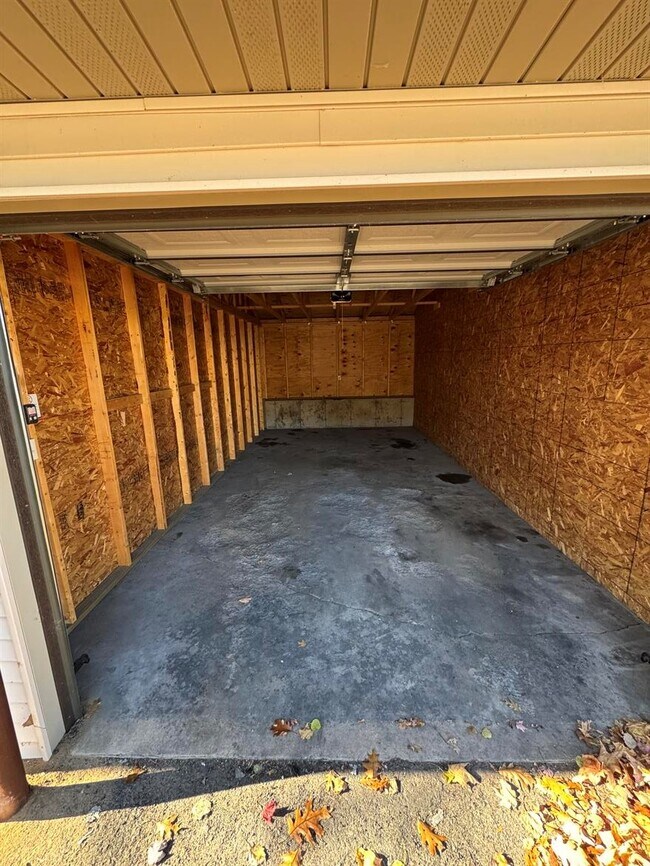 Building Photo - 417 Lotus St