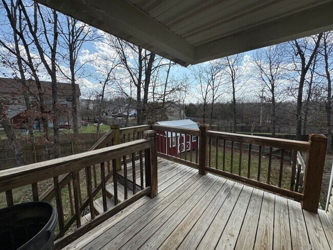 Building Photo - Beautiful spacious home in Waynesville