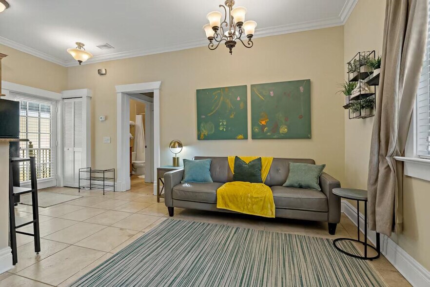 Building Photo - 509 S Willow Ave