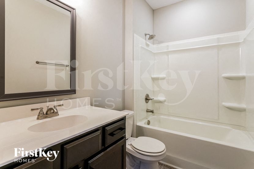 Building Photo - 623 Alvin Rd