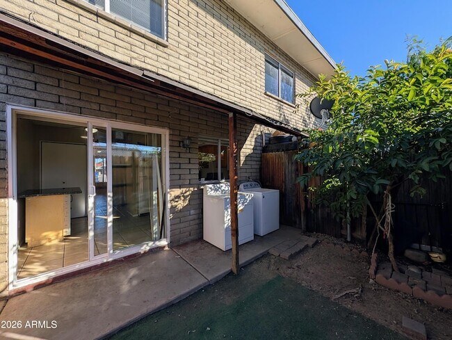 Building Photo - 9228 N 7th Ave