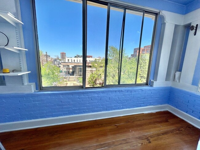 Building Photo - Charming Historic Condo in the Heart of Up...