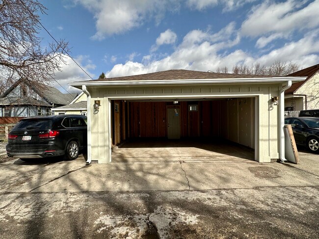 Garage - 603 E Morris St