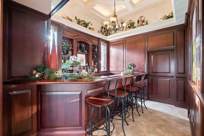 Building Photo - Fully-Furnished Luxurious Home in Nevillewood
