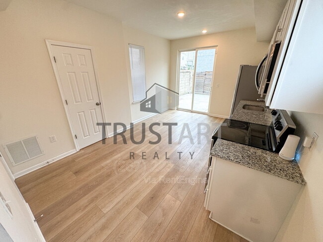 Building Photo - 1327 S 27th St
