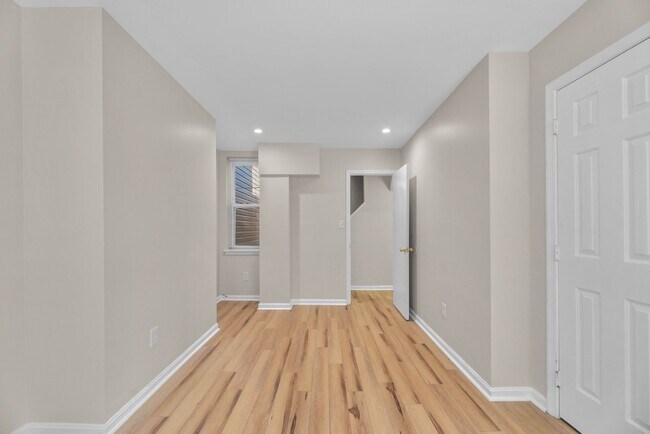Building Photo - 2042 E Fayette St