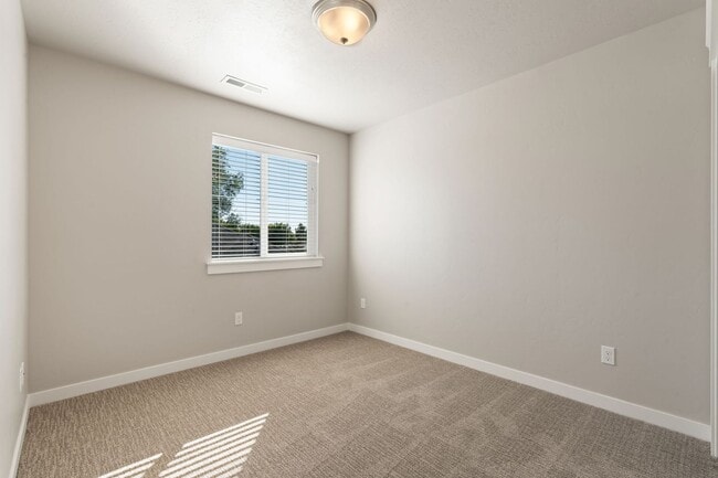 Building Photo - GORGEOUS Duplex in Payette w/3 Bedrooms & 2.5 Baths