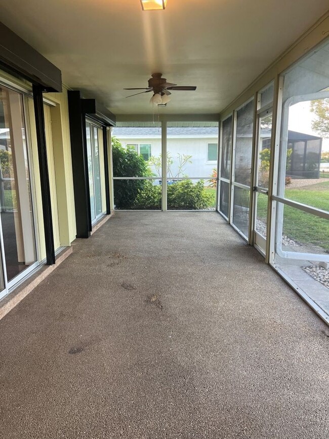 Building Photo - Lovely Lakefront Pinebrook South Home for Annual Rental