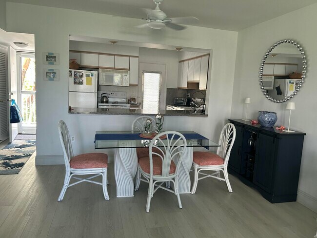 Building Photo - 2760 Banyan Rd