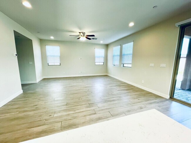 Building Photo - 72 Verde Rosa Dr