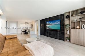 Building Photo - 3140 S Ocean Dr